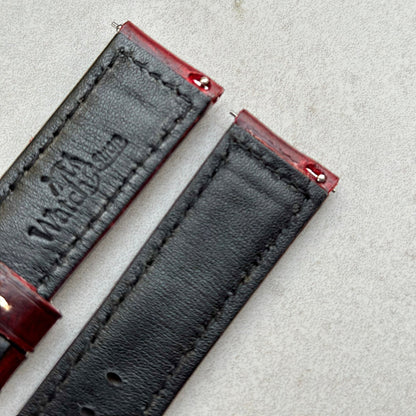 Quick release pins on the Berlin burgundy full grain leather watch strap. Watch And Strap logo. 18mm, 19mm, 20mm, 21mm, 22mm.