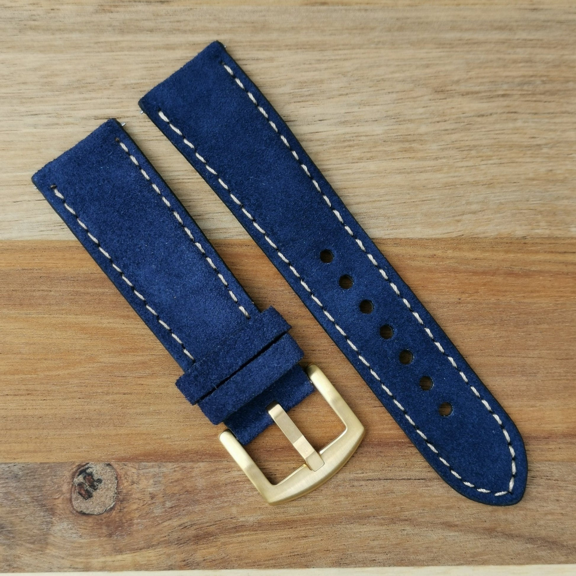 Paris navy blue suede watch strap fitted with an iodized gold 316L stainless steel buckle.